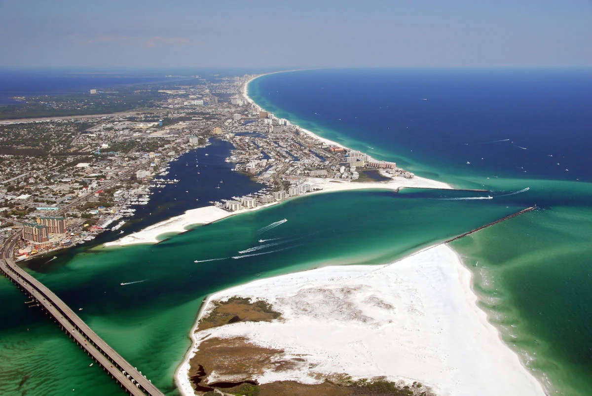 The coastline and emerald water of Fort Walton Beach